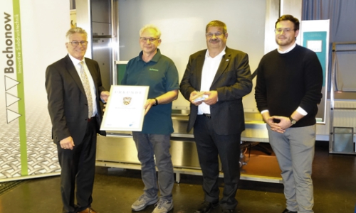 Maschinenbau Bochonow GmbH: Gewachsene Kompetenz rund um den Siebdruck Maschinenbau Bochonow GmbH: Gewachsene Kompetenz rund um den Siebdruck