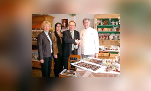 Confiserie SchokoLädchen Volker Schadeberg: Kreative Confiserie made in Main-Kinzig - von der Azteken-Praline bis zur Rosenschokolade Confiserie SchokoLädchen Volker Schadeberg: Kreative Confiserie made in Main-Kinzig - von der Azteken-Praline bis zur Rosenschokolade