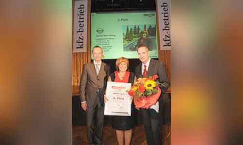 Gratulation für Leistungen made in Main-Kinzig: Unternehmerin Noe-Stang von „kfz-Betrieb“ geehrt
